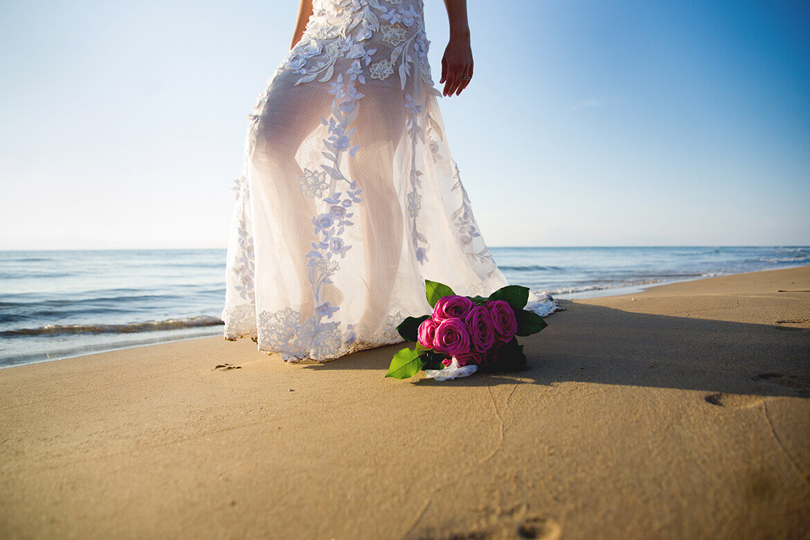 Γάμος Γιάννη & Λένης - Η νύφη στην παραλία