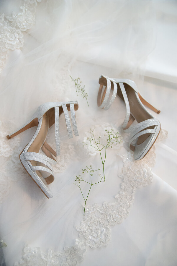 Γάμος Γιώργου & Ολίβιας - Οι νυφικές γόβες