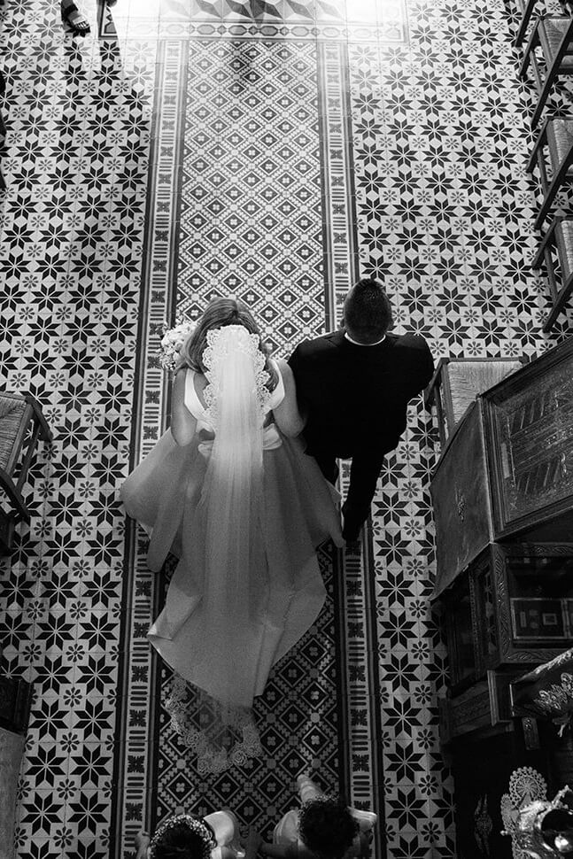 Γάμος Γιώργου & Ολίβιας - Το ζεύγος εισέρχεται στον ναό