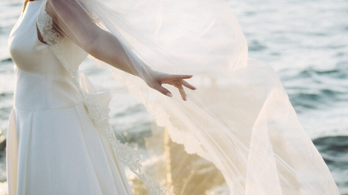 Γάμος Γιώργου & Ολίβιας - Η νύφη στην παραλία