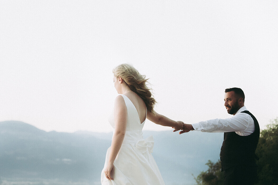 Γάμος Γιώργου & Ολίβιας - Οι νεόνυμφοι χέρι χέρι