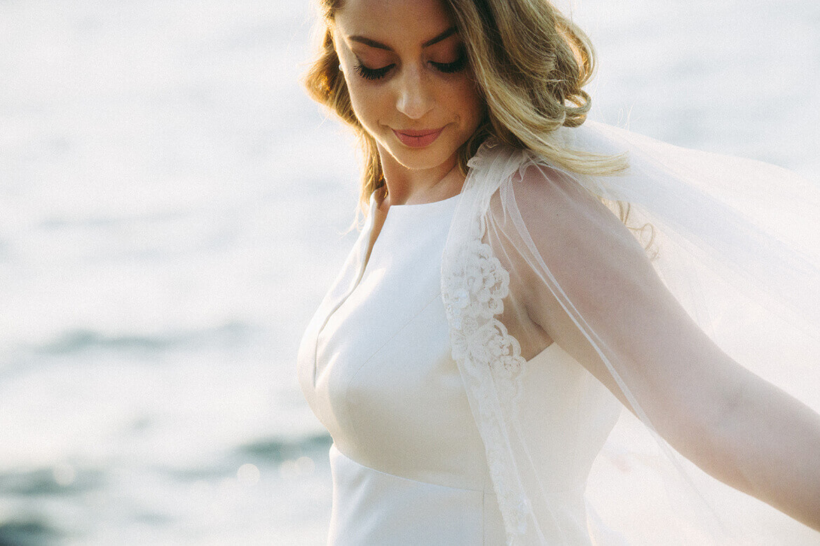 Γάμος Γιώργου & Ολίβιας - Η νύφη με φόντο την θάλασσα