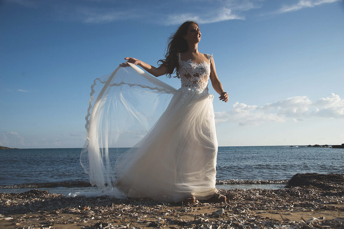 Γάμος Ηρακλή & Ειρήνης - Η νύφη στην παραλία στο Αρκούδι