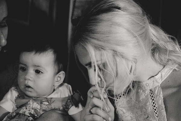 Βάφτιση Μελιτίνας - Η μάνα με την κόρη